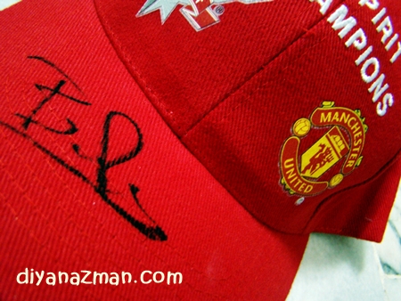 bryan robson autograph Manchester United cap
