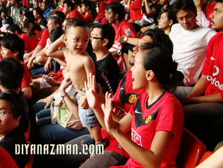 manchester united youngest fan