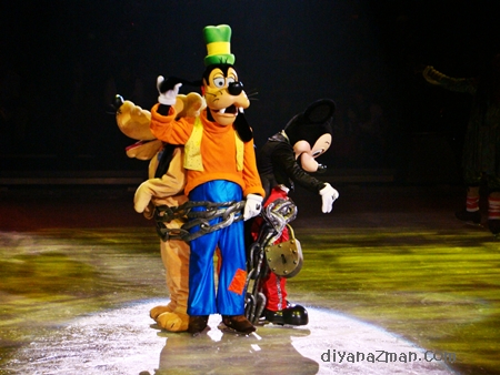 goofy at Disney on Ice