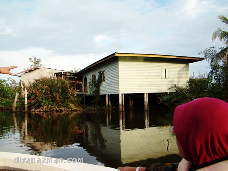 FLOATING SCHOOL