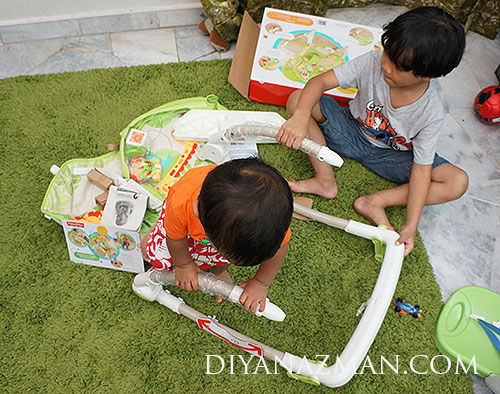 miki dan rafa dan fisher price portable rocker