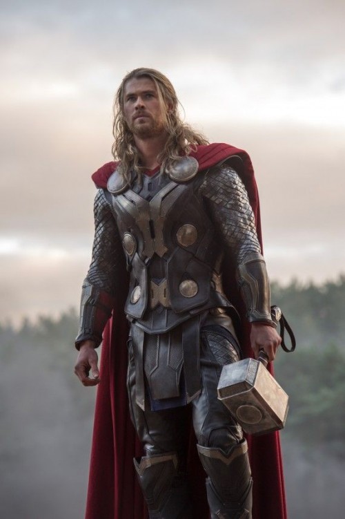 Thor-2-The-Dark-World-Official-Photo-Full-Thor-Costume-Closeup-570x856