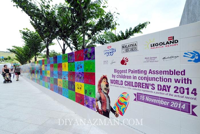 01 LEGOLAND Malaysia Resort mural display featuring 725 children's hand paintings